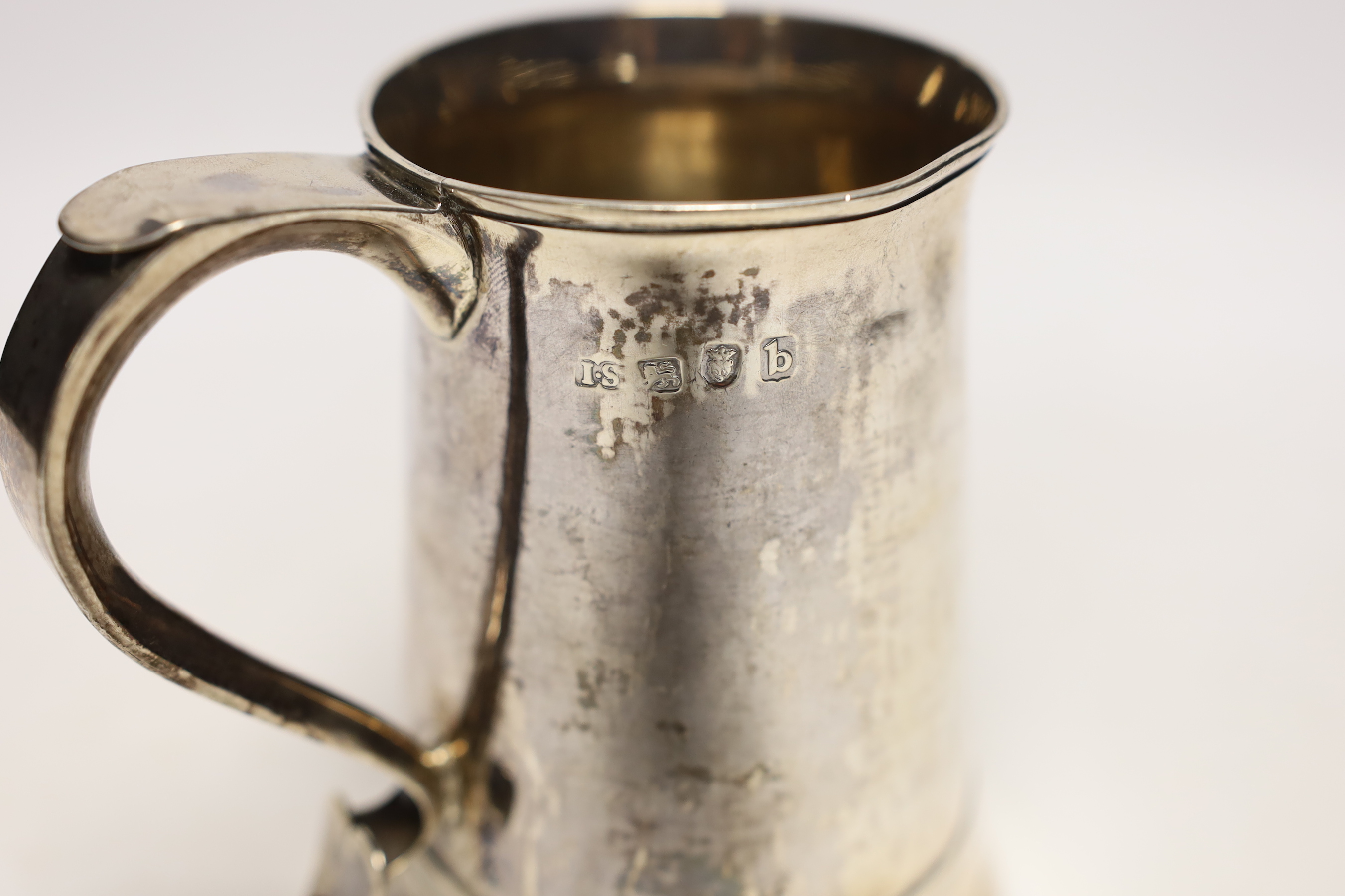 A George III silver mug, James Stamp, London, 1777, 12.6cm, 10.4oz.